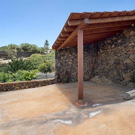 La Casa De Abajo